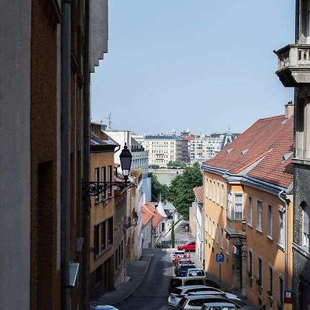 Comfy New Apartment At Castle Budapesta Exterior foto